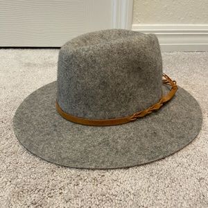 Grey felt fedora/hat